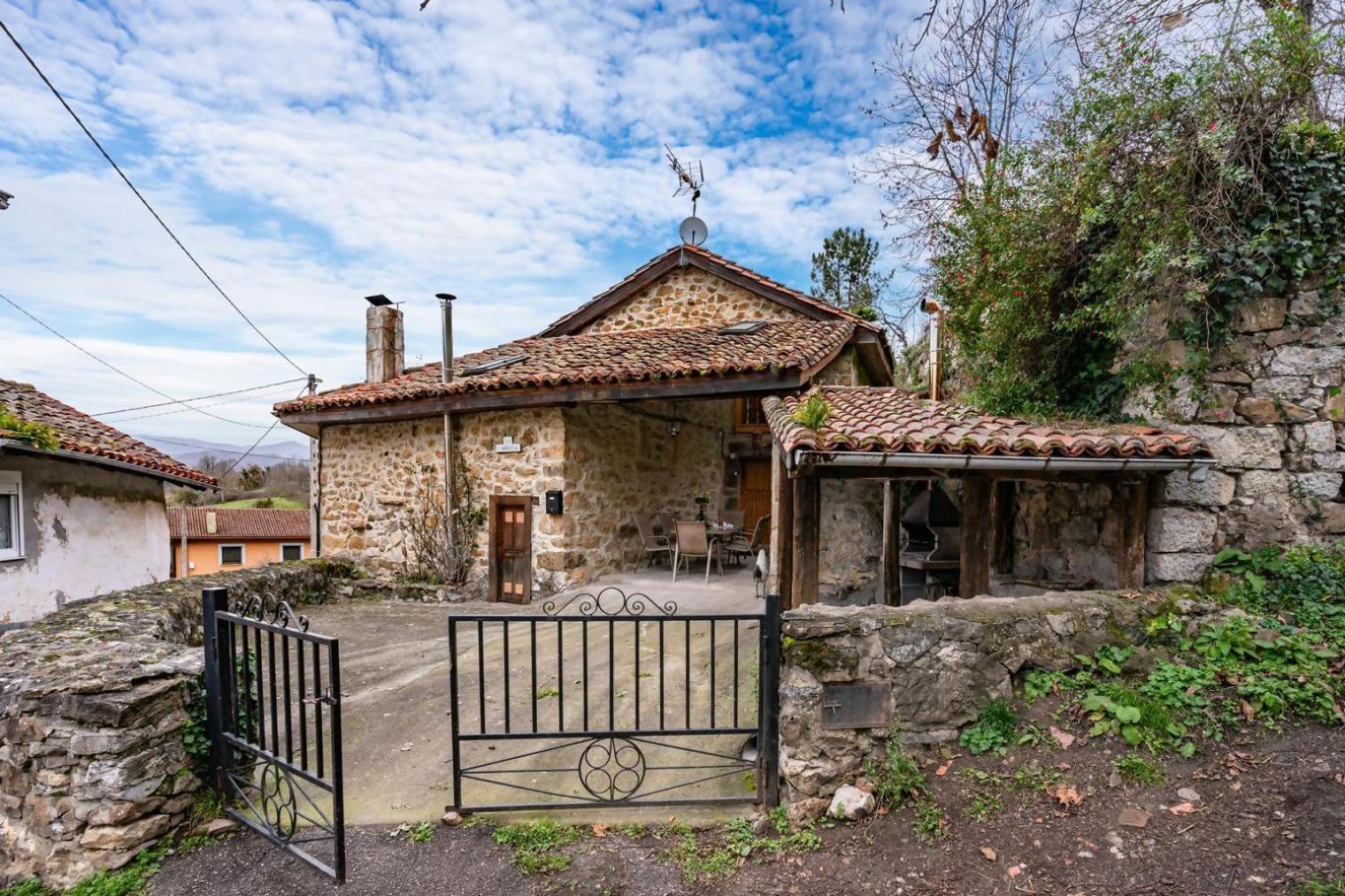 Casa Rural La Carrozal Senda Del Oso Orelleiru Exteriör bild
