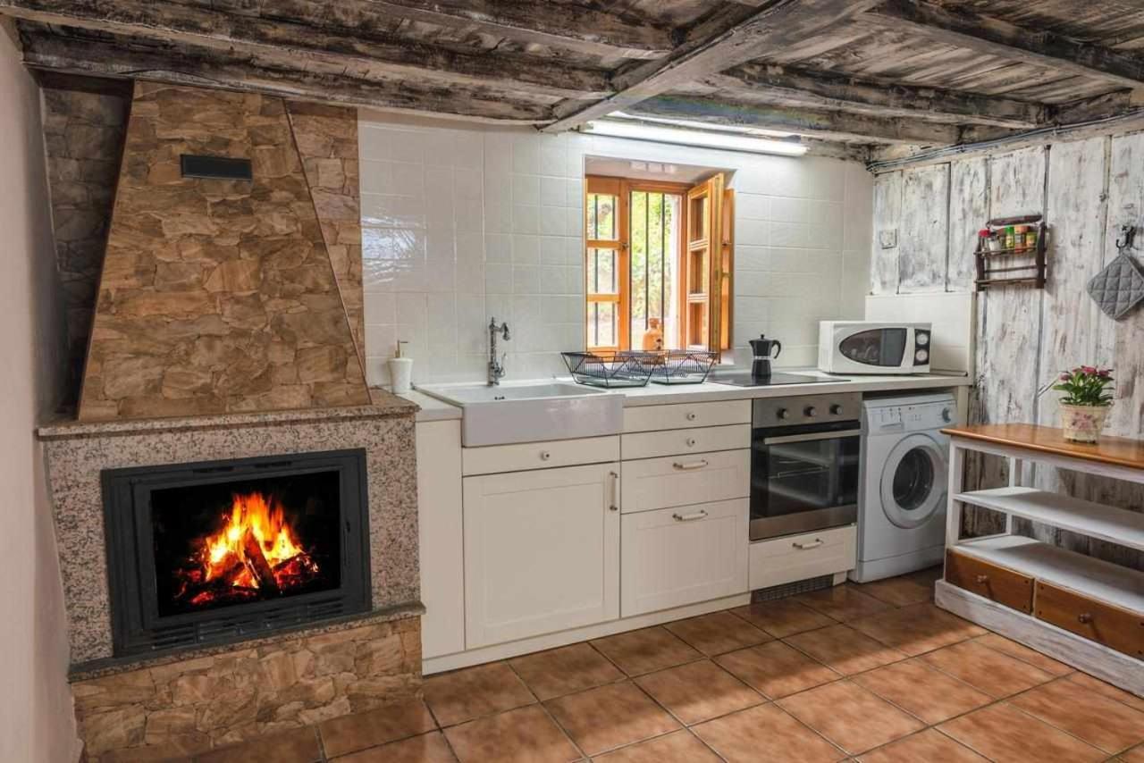 Casa Rural La Carrozal Senda Del Oso Orelleiru Exteriör bild