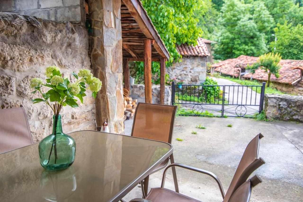 Casa Rural La Carrozal Senda Del Oso Orelleiru Exteriör bild