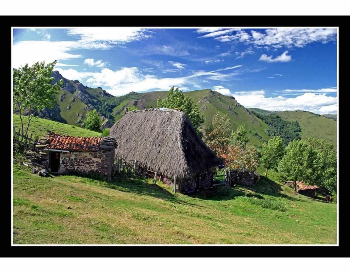 Casa Rural La Carrozal Senda Del Oso Orelleiru Exteriör bild